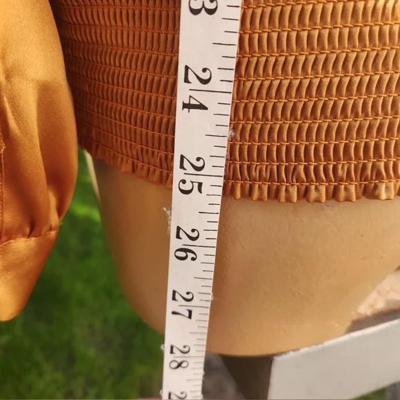 Gold satiny blouse - Picture 7 of 9